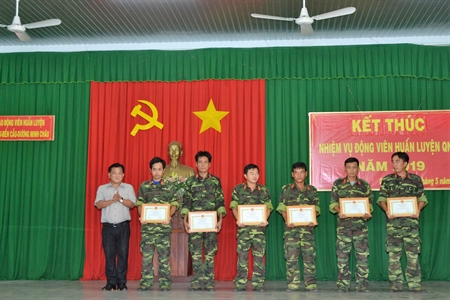 Huyện Dương Minh Châu (Tây Ninh) bế mạc huấn luyện quân dự bị