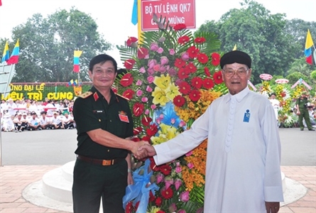 Trung tướng Trần Hoài Trung chúc mừng Tòa thánh Cao Đài Tây Ninh nhân Đại lễ Hội Yến Diêu Trì Cung