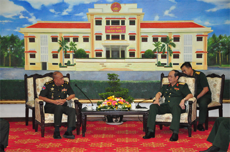 Bộ Tư lệnh Quân khu tiếp đoàn Đại học tổng hợp quốc phòng Campuchia