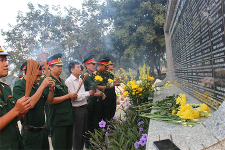 Đồng Nai viếng Nghĩa trang liệt sỹ nhân kỷ niệm 90 năm thành lập Đảng Cộng sản Việt Nam