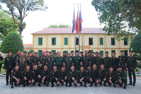 Đoàn Bộ Tư lệnh Lục quân - Quân đội Hoàng gia Campuchia thăm và làm việc tại Trường Sĩ quan Công binh