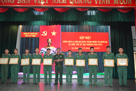Tỉnh Tây Ninh gặp mặt các đảng viên chuẩn bị xuất ngũ năm 2021