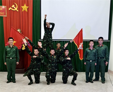 Trung đoàn Minh Đạm tổ chức diễn đàn thanh niên