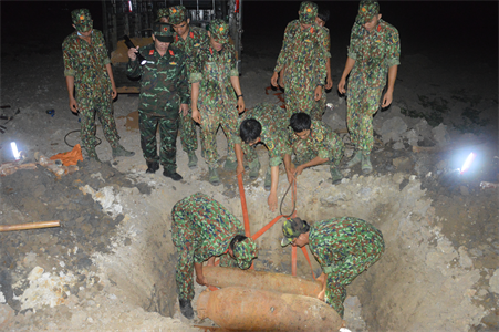 Lực lượng Công binh tỉnh Bình Phước thu gom bom, mìn vật liệu nổ trên địa bàn