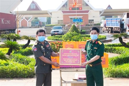 Bộ Chỉ huy Quân sự tỉnh Lâm Đồng chúc Tết tại Tiểu khu Quân sự tỉnh SiemReap