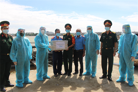 Bộ CHQS tỉnh Đồng Nai thăm các chốt, khu cách ly phòng dịch