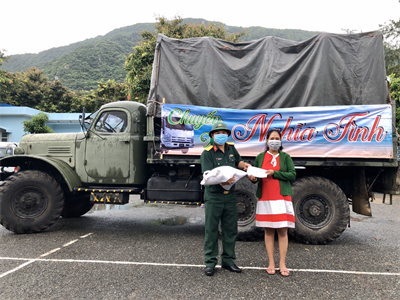 "Chuyến xe nghĩa tình" hỗ trợ người dân khó khăn của LLVT huyện Côn Đảo