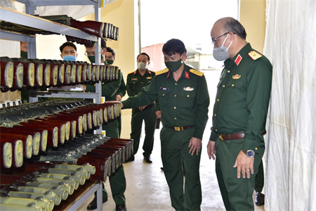 Thiếu tướng Du Trường Giang kiểm tra công tác kỹ thuật của LLVT tỉnh Lâm Đồng
