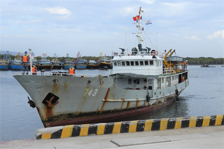 Tổng công ty Tân Cảng Sài Gòn đưa ngư dân bị nạn về đất liền an toàn