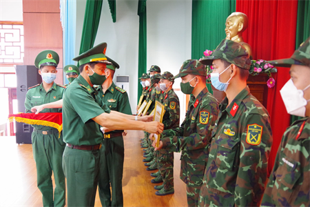 Bộ đội Biên phòng tỉnh Tây Ninh khen thưởng cán bộ, chiến sĩ tham gia tăng cường phòng, chống dịch trên biên giới
