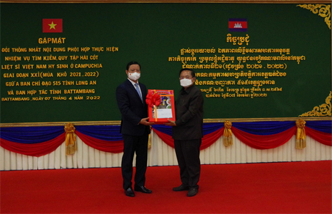 Lãnh đạo tỉnh Long An chào xã giao Tỉnh trưởng Battambang, Vương quốc Campuchia