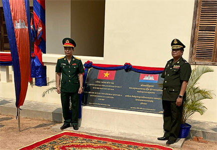 Bộ CHQS Lâm Đồng thăm và chúc tết Chôl Chhnăm Thmây tại Campuchia
