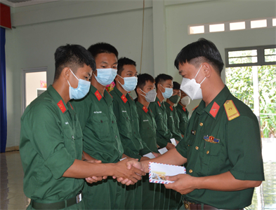 Huyện Châu Thành, tỉnh Tây Ninh thăm chiến sĩ mới