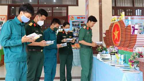 Bộ CHQS tỉnh Đồng Nai tổ chức chương trình “Sách và khát vọng cống hiến”