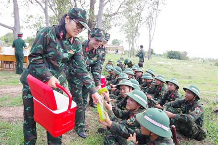 Phụ nữ, thanh niên LLVT tỉnh Bình Thuận đồng hành cùng chiến sĩ