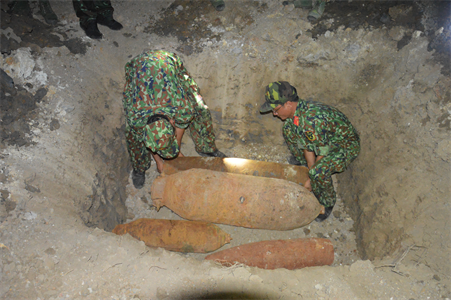 Bộ CHQS tỉnh Bình Phước thu gom và xử lý an toàn hơn 3.000 kg bom, đạn pháo, vật liệu nổ