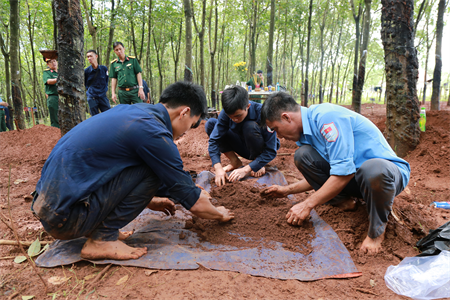 Lãnh đạo tỉnh Bình Phước thăm, động viên Đội K72 đang làm nhiệm vụ tại Hớn Quản