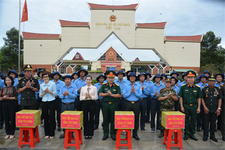 Tỉnh Tây Ninh đón hai Đội K70, K71 từ Campuchia về nước