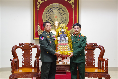 Tiểu khu Quân sự tỉnh Siem Reap thăm, chúc tết lực lượng vũ trang Lâm Đồng