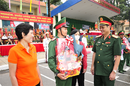 Bộ Tư lệnh TPHCM tiễn quân nhân hoàn thành nghĩa vụ quân sự về địa phương