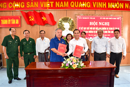 Thành ủy thành phố Tân An và Hội Cựu chiến binh tỉnh Long An ký kết quy chế phối hợp hoạt động