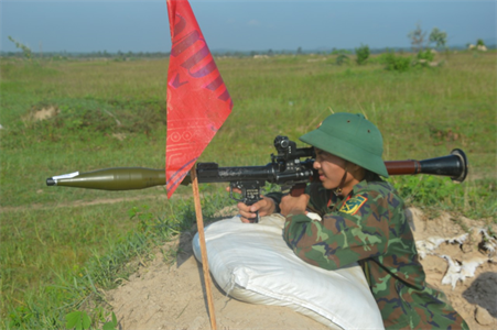 Bộ CHQS tỉnh Bình Phước diễn tập trung đội phòng ngự có bắn đạn thật