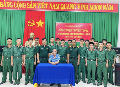 Ban CHQS huyện Côn Đảo nói chuyện truyền thống