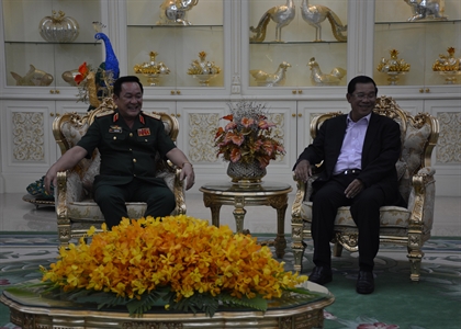 Bộ Tư lệnh Quân khu 7 Chúc Tết Thủ tướng Vương quốc Campuchia HunSen.