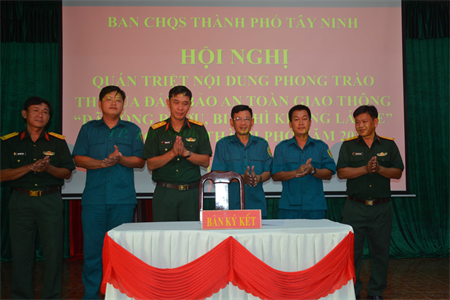 Ban CHQS thành phố Tây Ninh phát động phong trào thi đua bảo đảm an toàn giao thông
