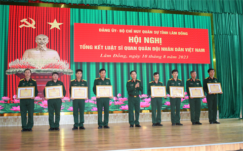 Bộ CHQS tỉnh Lâm Đồng tổng kết Luật Sĩ quan Quân đội nhân dân Việt Nam