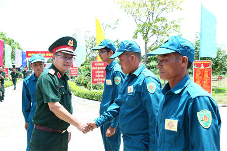 Thiếu tướng Du Trường Giang thăm, kiểm tra các đơn vị trên tuyến biên giới tỉnh Long An