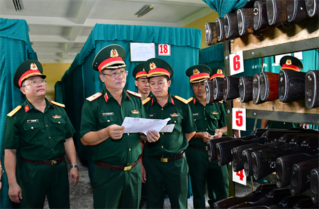 Thiếu tướng Du Trường Giang kiểm tra Kho vũ khí đạn Bộ Tư lệnh TP.HCM