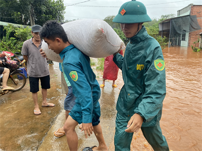 LLVT tỉnh Bình Phước giúp dân khắc phục hậu quả mưa lũ
