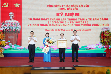 Trung tâm Y tế Tân Cảng đón nhận Bằng khen của Thủ tướng Chính phủ