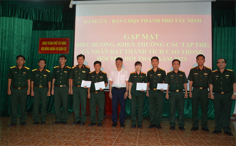Thành phố Tây Ninh gặp mặt, biểu dương khen thưởng tập thể, cá nhân có thành tích cao trong hội thi, hội thao