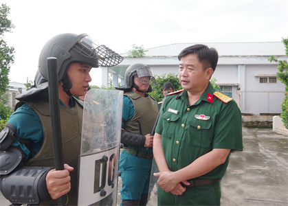 Bộ CHQS tỉnh Long An kiểm tra kết quả thực hiện nhiệm vụ quân sự, quốc phòng năm 2023 tại huyện Tân Thạnh