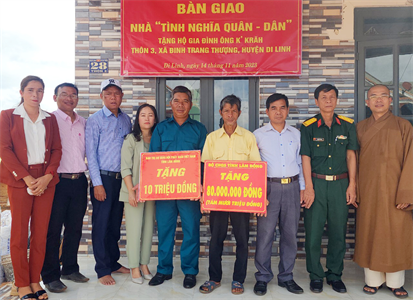 Ban CHQS huyện Di Linh, tỉnh Lâm Đồng bàn giao nhà tình nghĩa quân - dân