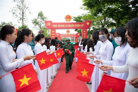 Bộ CHQS tỉnh Đồng Nai được tặng Cờ thi đua đơn vị dẫn đầu phong trào thi đua Quyết thắng