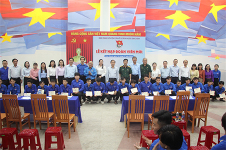 Huyện Bình Chánh kết nạp Đoàn cho thanh niên chuẩn bị nhập ngũ