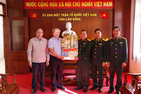 Bộ CHQS tỉnh Lâm Đồng thăm, chúc tết các đơn vị