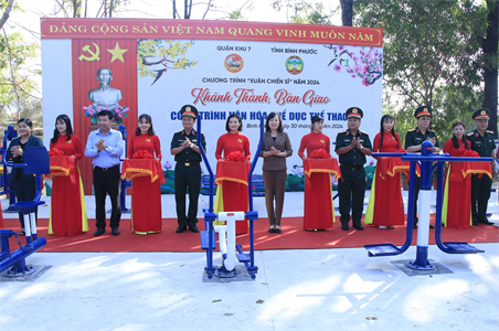 Khánh thành, bàn giao công trình TDTT và nhà đồng đội tại huyện Lộc Ninh