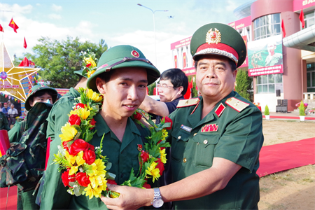 Thanh niên tỉnh Lâm Đồng hăng hái lên đường nhập ngũ