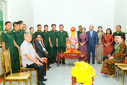 Trung tướng Trần Hoài Trung  thăm, chúc Tết cổ truyền Vương quốc Campuchia