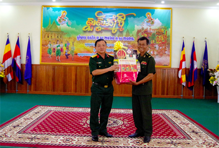 Bộ CHQS tỉnh Long An thăm, chúc tết tại tỉnh Pray Veng, Vương quốc Campuchia