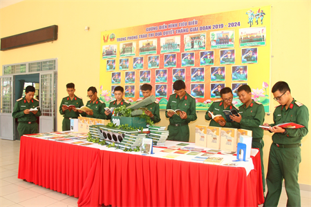 Trung đoàn Gia Định hưởng ứng Ngày sách và văn hóa đọc Việt Nam lần thứ 3 năm 2024