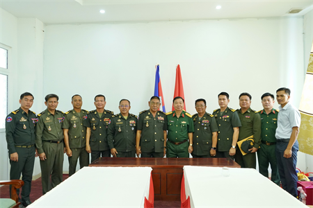 Bộ CHQS tỉnh Bà Rịa -  Vũng Tàu làm việc với các đơn vị Quân đội Hoàng gia Campuchia
