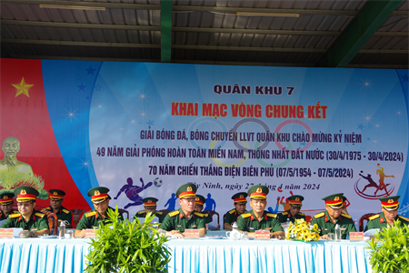 Quân khu 7 tổ chức giải bóng đá, bóng chuyền chào mừng 49 năm giải phóng miền Nam, thống nhất đất nước và 70 năm Chiến thắng Điện Biên Phủ