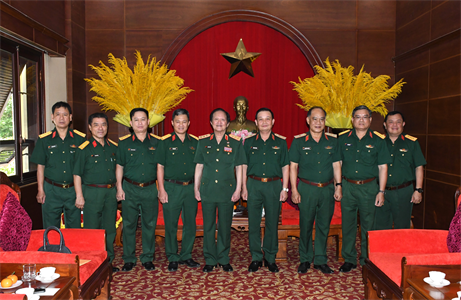 Thượng tướng Nguyễn Huy Hiệu, nguyên Thứ trưởng Bộ Quốc phòng thăm Bộ Tư lệnh Quân khu 7