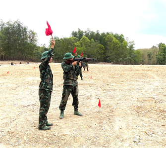Tiểu đoàn 208, Trung đoàn 736, Bộ CHQS tỉnh Bình Phước kiểm tra bắn đạn thật cho chiến sĩ mới