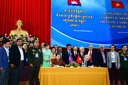 Tọa đàm chia sẻ kinh nghiệm giữa các tổ chức hữu nghị và nhân dân hai nước Việt Nam - Campuchia